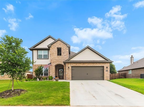 804 Feather Edge Drive, Springtown, TX 76082