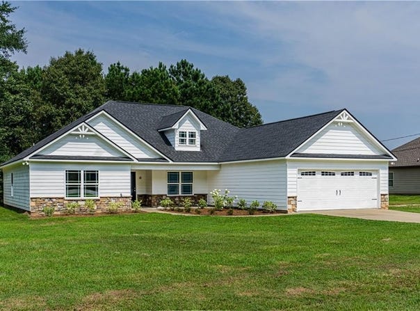 18 Poorhouse Road, Seale, AL 36875