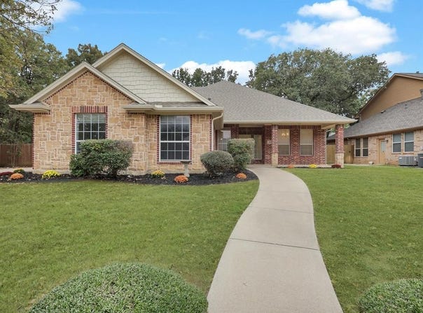854 Evandale Road, Burleson, TX 76028