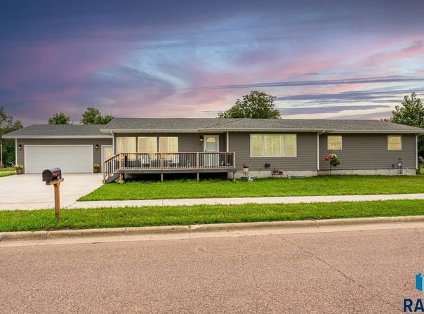 403 S Broadway St, Canton, SD 57013