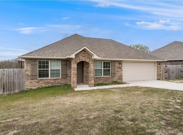 705 Saddlebrook  DR, Gentry, AR 72734