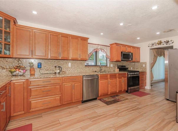 6640 NW 21st Ct, Sunrise, FL 33313