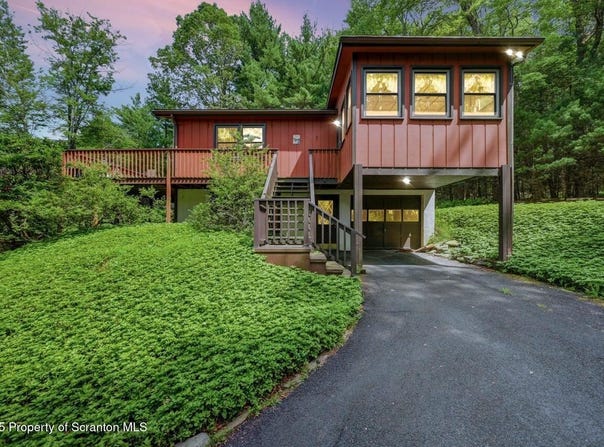 7319 Moss Drive, Swiftwater, PA 18370