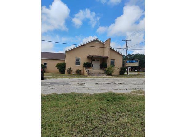 532 N Travis Street, De Leon, TX 76444