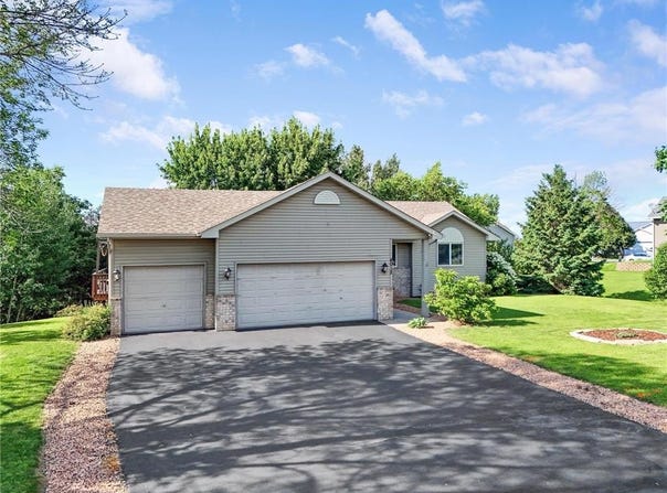 4012 Willowwood Street SE, Prior Lake, MN 55372
