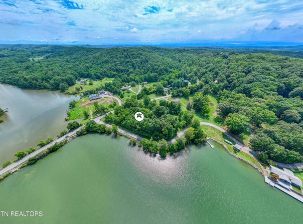 5980 Lakeside Drive, Lenoir City, TN 37772