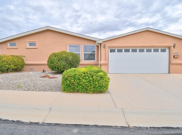 242 Sunrise Bluffs Drive, Belen, NM 87002