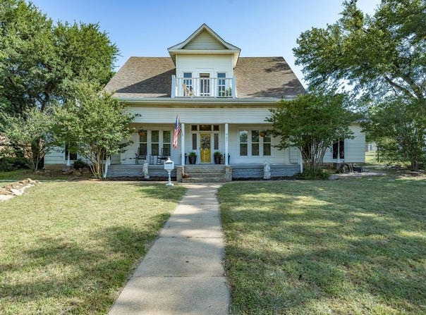 907 4th St, Graham, TX 76450