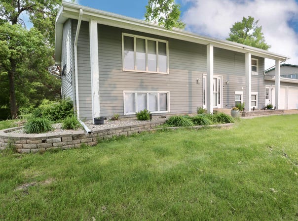 12907 Prairiewood Drive, Aberdeen, SD 57401