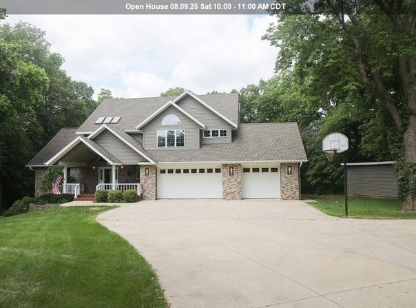 303 Knollwood Drive, Estherville, IA 51334
