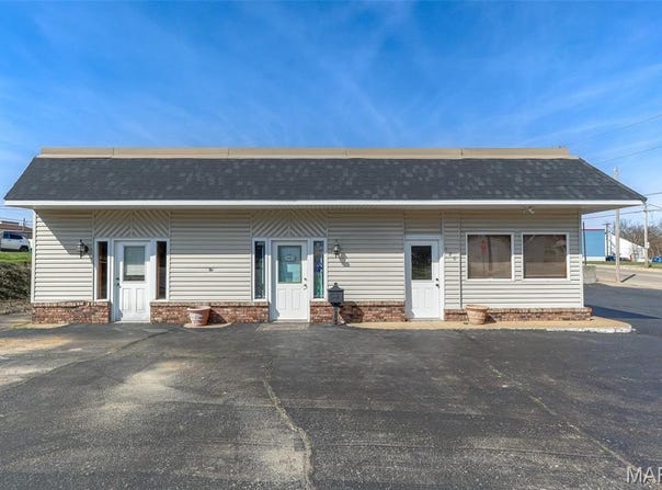 120 E College, Fredericktown, MO 63645