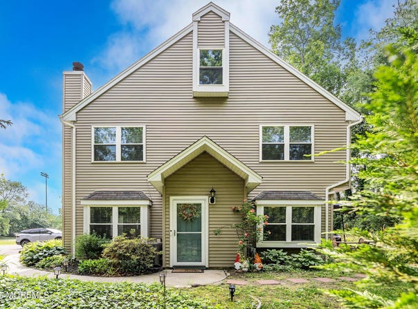 28 Melrose Drive, Toms River, NJ 08753