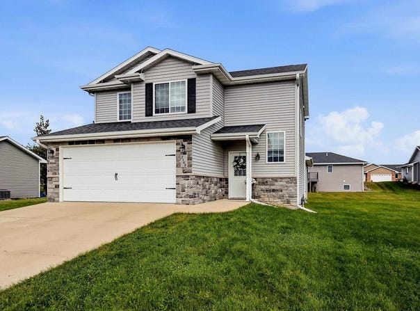 2168 Comanche Drive, Asbury, IA 52002
