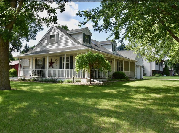 403 Walnut Drive, Sibley, IA 51249