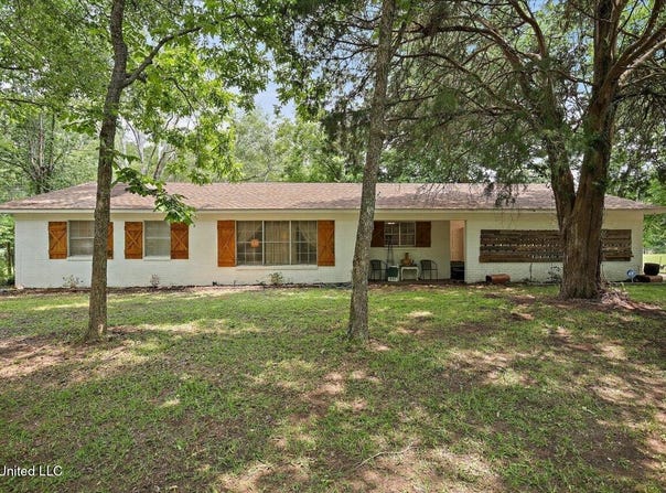 1563 Dry Creek Road, Magee, MS 39111
