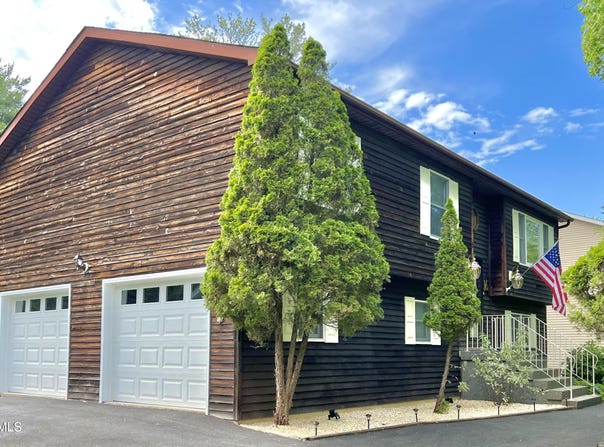 16 Appalachian Dr, Coxsackie, NY 12015