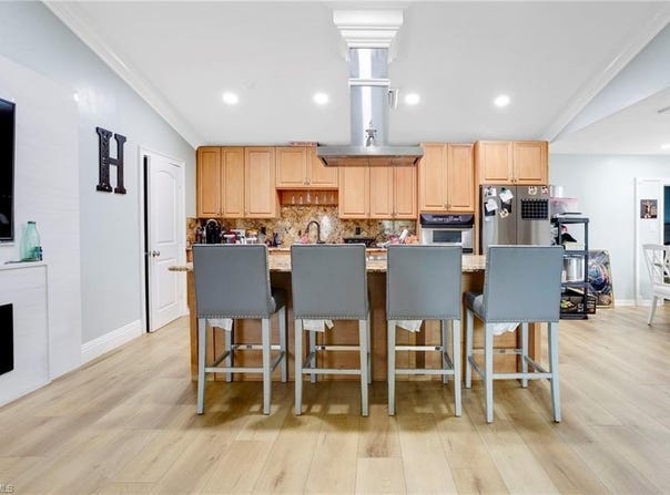 165 4TH, NAPLES, FL 34113