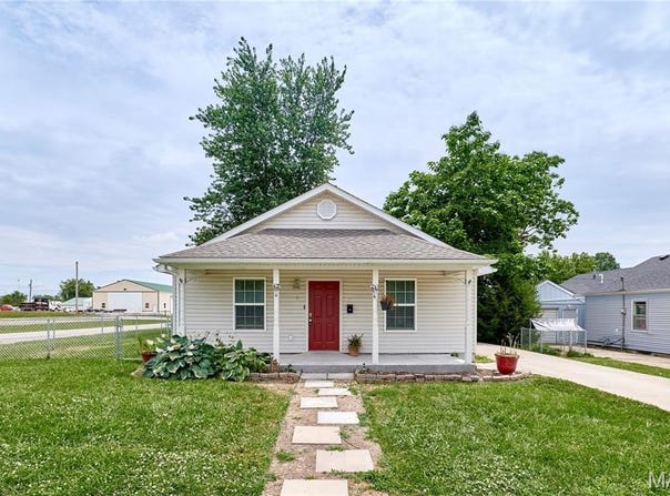 4 W Adams Street, Bowling Green, MO 63334