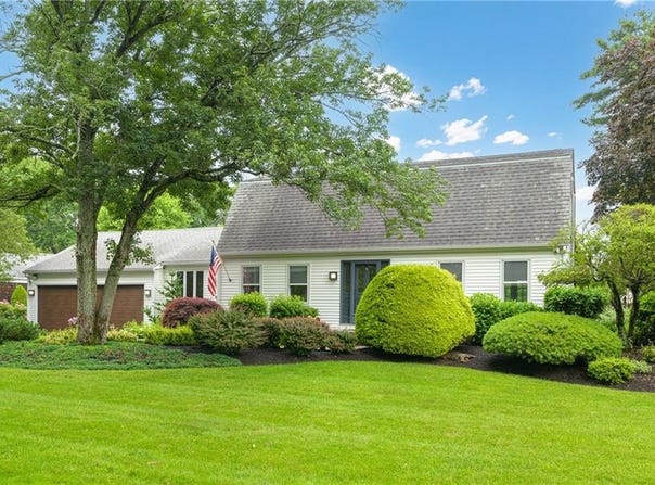 69 Apple Tree Lane, Warwick, RI 02888