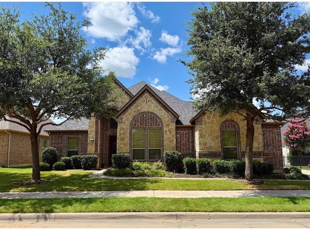 112 Diablo Drive, Burleson, TX 76028