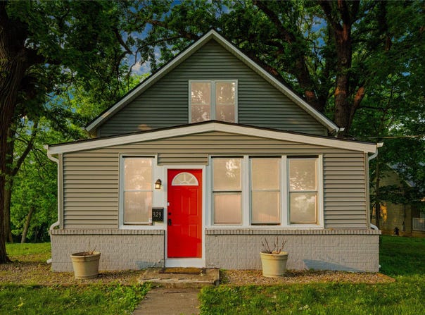 329 E Creston Avenue, Des Moines, IA 50315