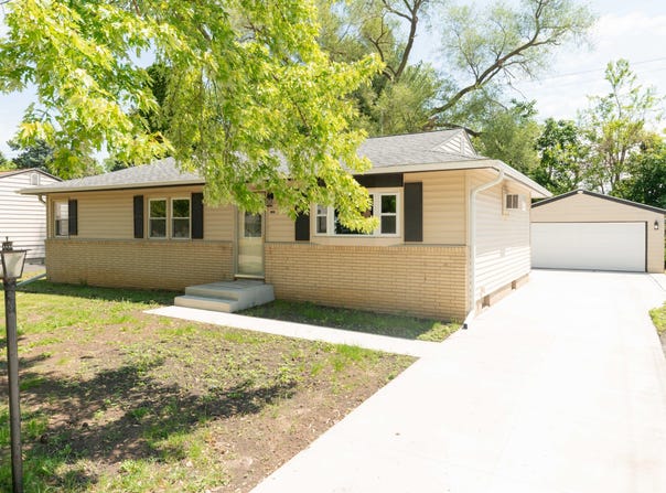 2261 Robinson Dr, Beloit, WI 53511