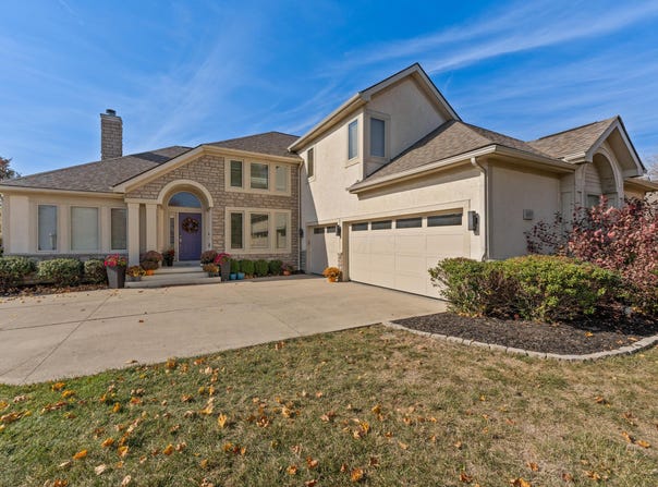 6037 Baronscourt Way, Dublin, OH 43016