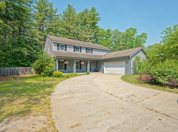 10 Sugar Pine Road, Queensbury, NY 12804