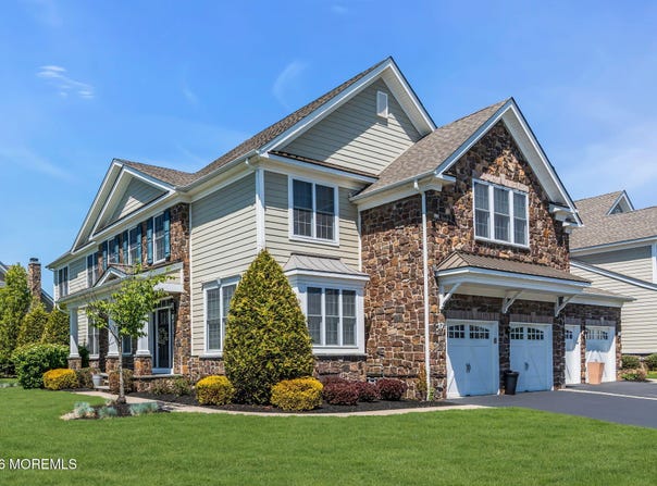 17 Spalding Drive, Holmdel, NJ 07733