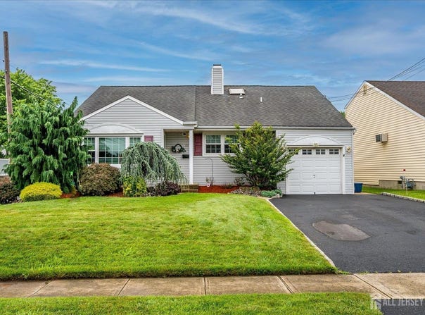 66 Broadway Avenue, Colonia, NJ 07067