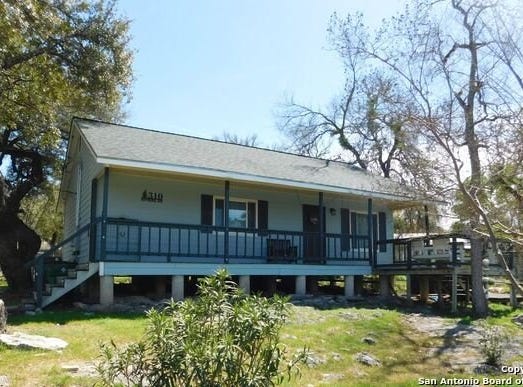 310 Riviera Dr, Canyon Lake, TX 78133