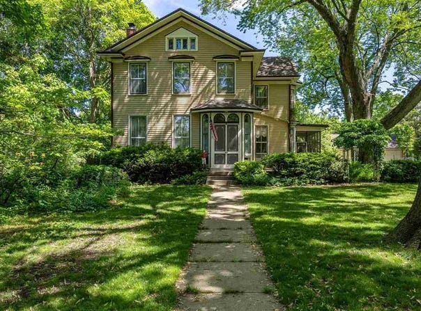820 Kirkwood Ave, IowaCity, IA 52240