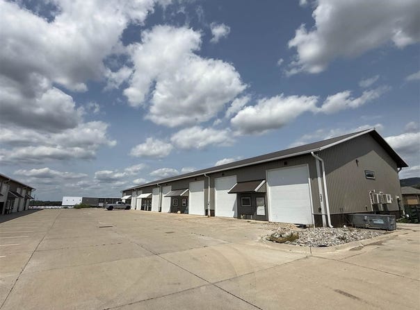 108 Greenfield Dr, Tiffin, IA 52340