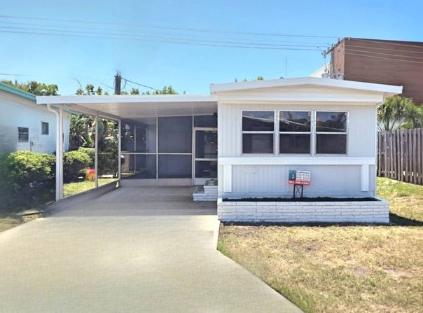 8705 S. Tamiami Trail.  5th Street, Sarasota, FL 34238