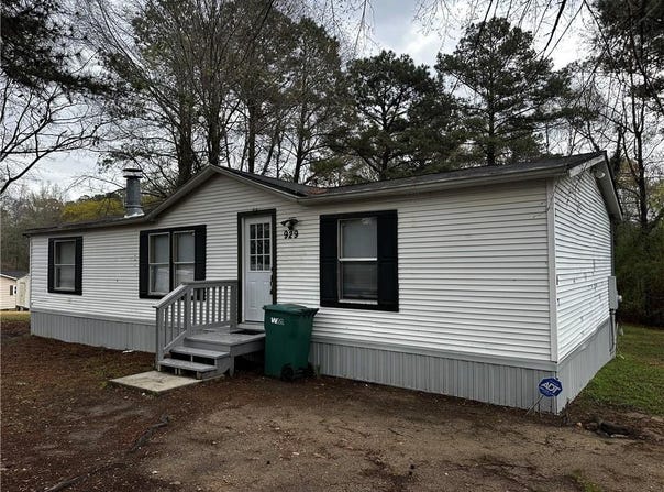 929 STRINGER WEEKS Road, SMITHS STATION, AL 36877