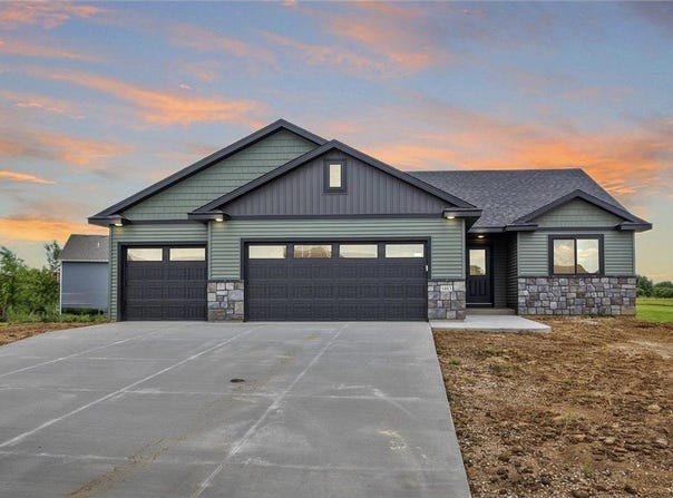 1483 Grand View Lane SE, Mazeppa, MN 55956