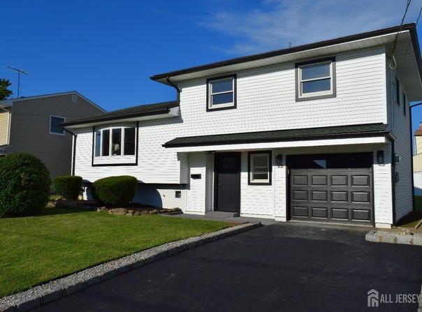 42 Roosevelt Avenue, Colonia, NJ 07067