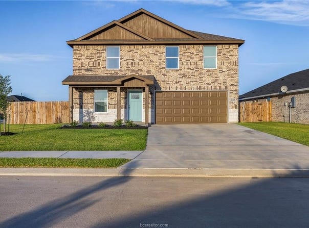 2201 Spyglass Drive, Navasota, TX 77868