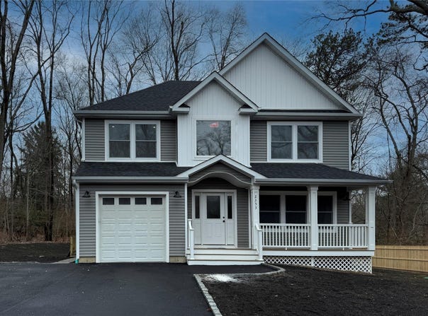 2353 N Wading River Road, Wading River, NY 11792