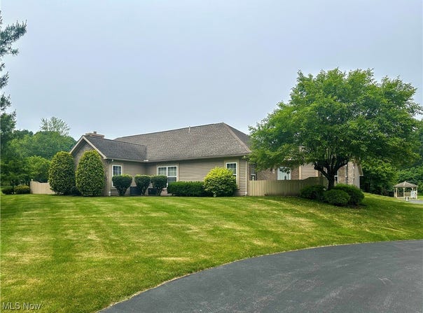 203 Willow Brook Drive NE, Warren, OH 44483