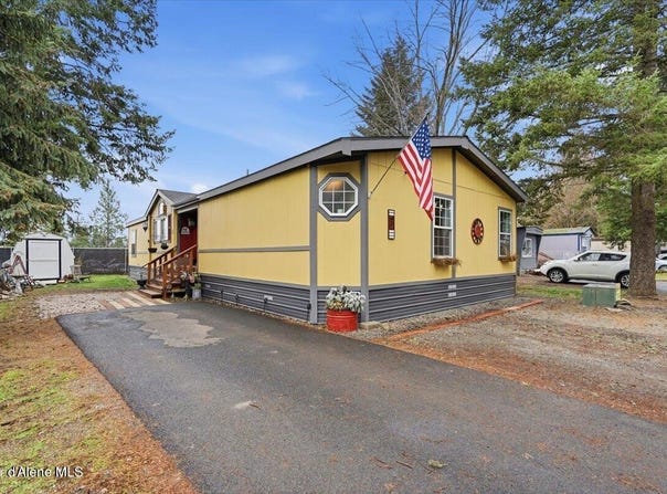 92 E WALROSE Loop, Hayden, ID 83835