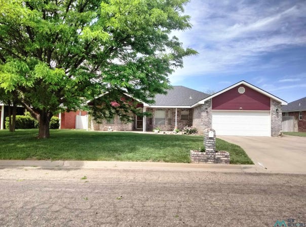 2412 Howard Cowper Drive, Clovis, NM 88101