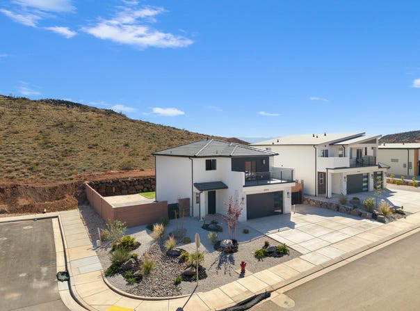 1090 E COYOTE CREST Dr, Washington, UT 84780