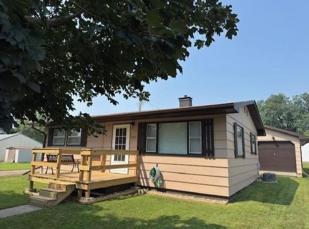 1007 Chestnut St., Springfield, SD 57062