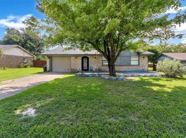 245 Gordon Drive, Azle, TX 76020