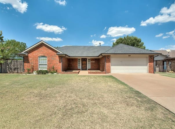 207 W Cherokee Drive, Cashion, OK 73016