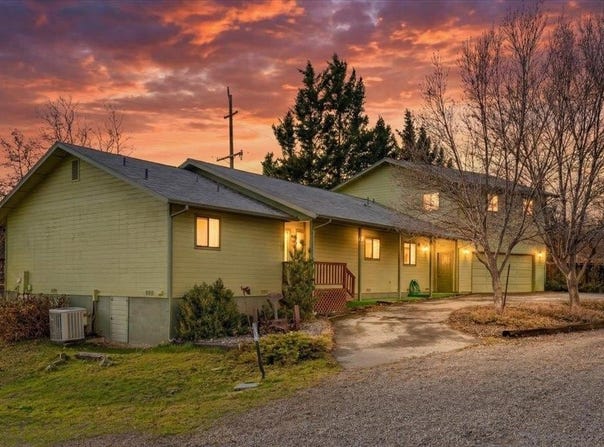 1105 North St., Yreka, CA 96097