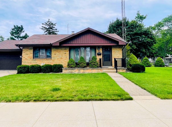 1920 Langley Avenue, St. Joseph, MI 49085