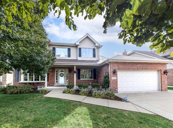1221 Monmouth Drive, Lemont, IL 60439