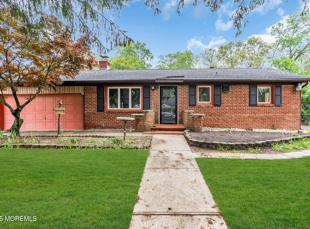 215 Sunset Lane, Howell, NJ 07731